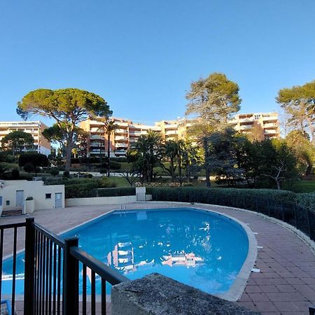 Charmant Appartement Avec Terrasse, Jardin Privatif Et Piscine A Cannes Extérieur photo
