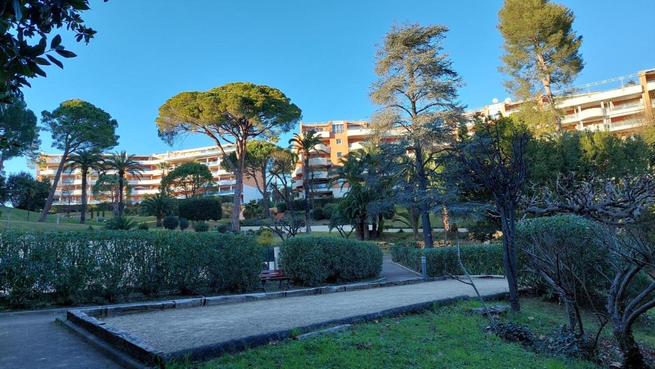 Charmant Appartement Avec Terrasse, Jardin Privatif Et Piscine A Cannes Extérieur photo