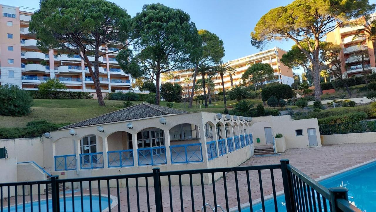 Charmant Appartement Avec Terrasse, Jardin Privatif Et Piscine A Cannes Extérieur photo