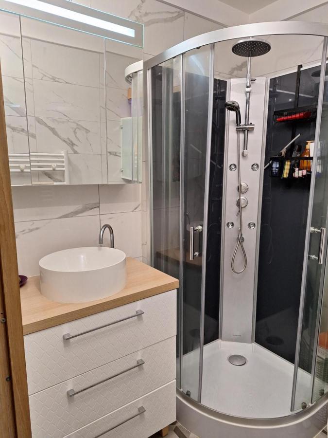 Charmant Appartement Avec Terrasse, Jardin Privatif Et Piscine A Cannes Extérieur photo